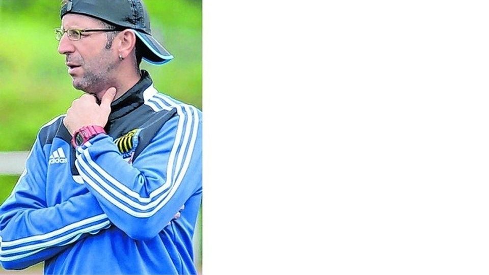 Könnte mit einem Punkt aus dem Spiel gegen Voreifel leben: Hambachs Coach Dirk Lehmann. Foto: Günther Kròl