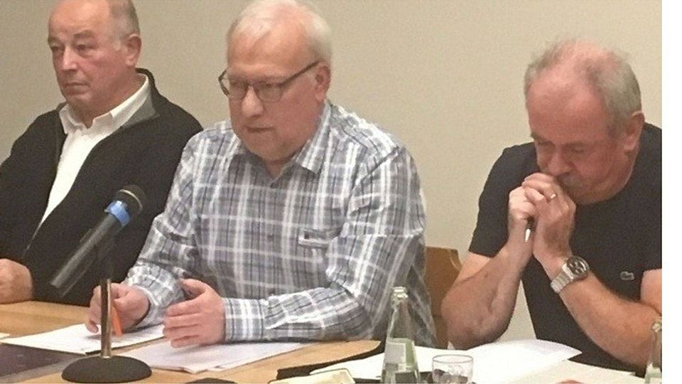 Kreisvorsitzender Hans-Peter Dellwing (Mitte), Spruchkammerchef Josef Maxmini (l.) und Kreissachbearbeiter Bernd Hurth (r.) bei der Arbeitstagung. Fotos: Andeas Arens