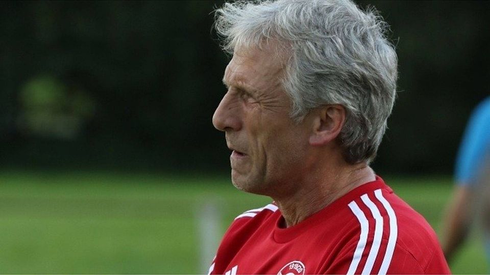 Optimistisch und realistisch zugleich: TSV-Trainer Klaus Gonder. 	Foto: Raab