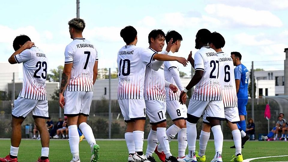 Die Verbandsliga-Fußballer vom FC Basara Mainz spielen für den guten Zweck gegen ukrainische Fußballer aus der Region.	Foto: Kristina Schäfer (Archiv)