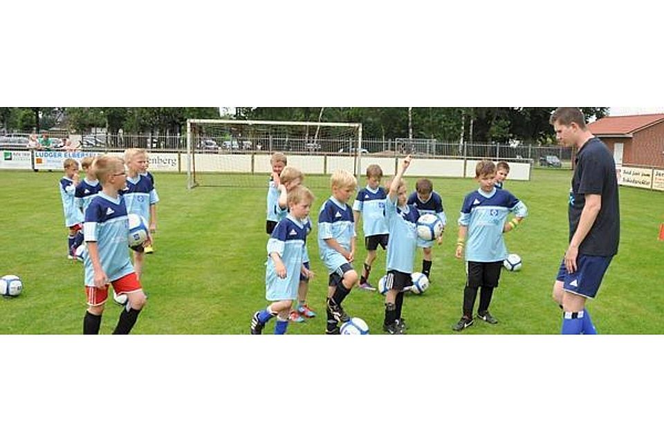Die Fußballschule des Bundesligisten Hamburger Sportverein ist im Juni 2015 in Petersdorf zu Gast. Privat
