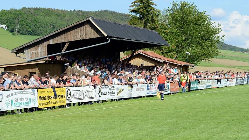 Die Landesliga-Heimspiele des SV Neukirchen b. Hl. Blut waren in der Anfangszeit oft sehr gut besucht 