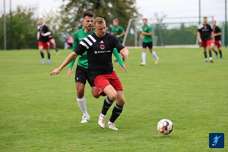 Lommersum - hiermit Jan-Niklas Runkel im Spiel bei der SG FlaKi - siegte unter der Woche im Nachholspiel