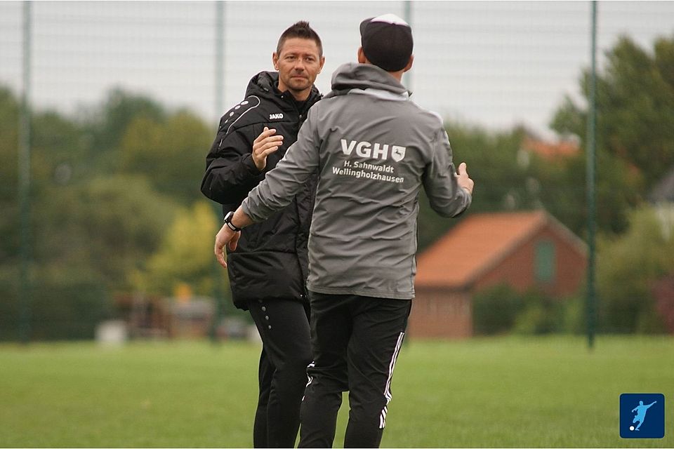 Glaubt weiter fest an seine Mannschaft: Riemsloh-Trainer Manuel Hausner (l.) Glaubt weiter fest an seine Mannschaft: Riemsloh-Trainer Manuel Hausner (l.)