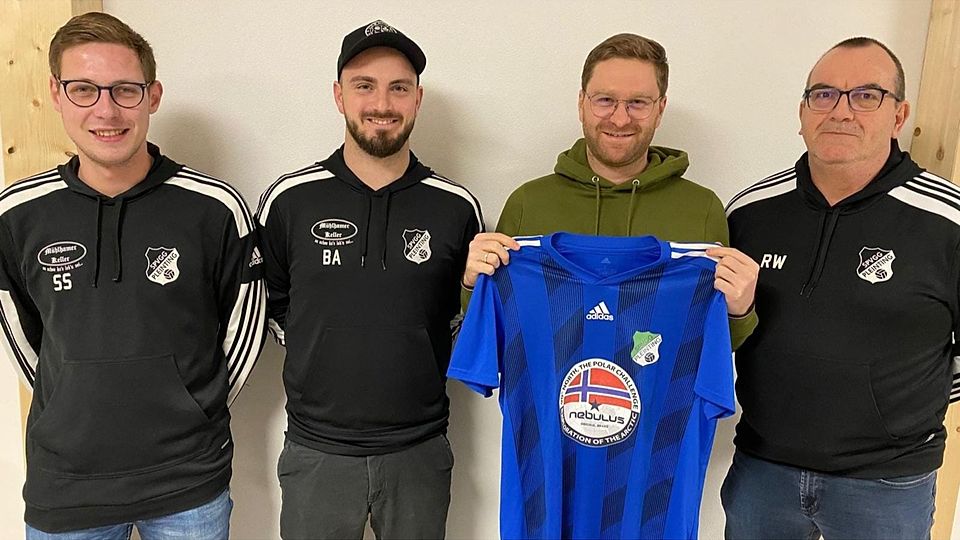 Von links nach rechts: Sportlicher Leiter Simon Sittinger, Sportlicher Leiter Alexander Bock, Vincenz Heringlehner und Vorstand Weileder Reiner