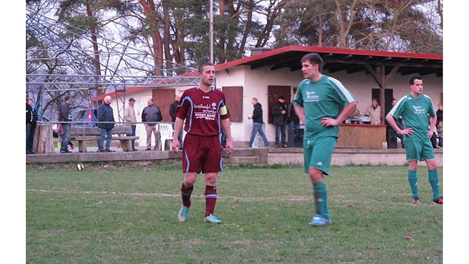 Szene aus dem B-Liga Duell der SG Beisetal gegen GW Seigertshausen   Foto: Jan-Erik Eisenhuth
