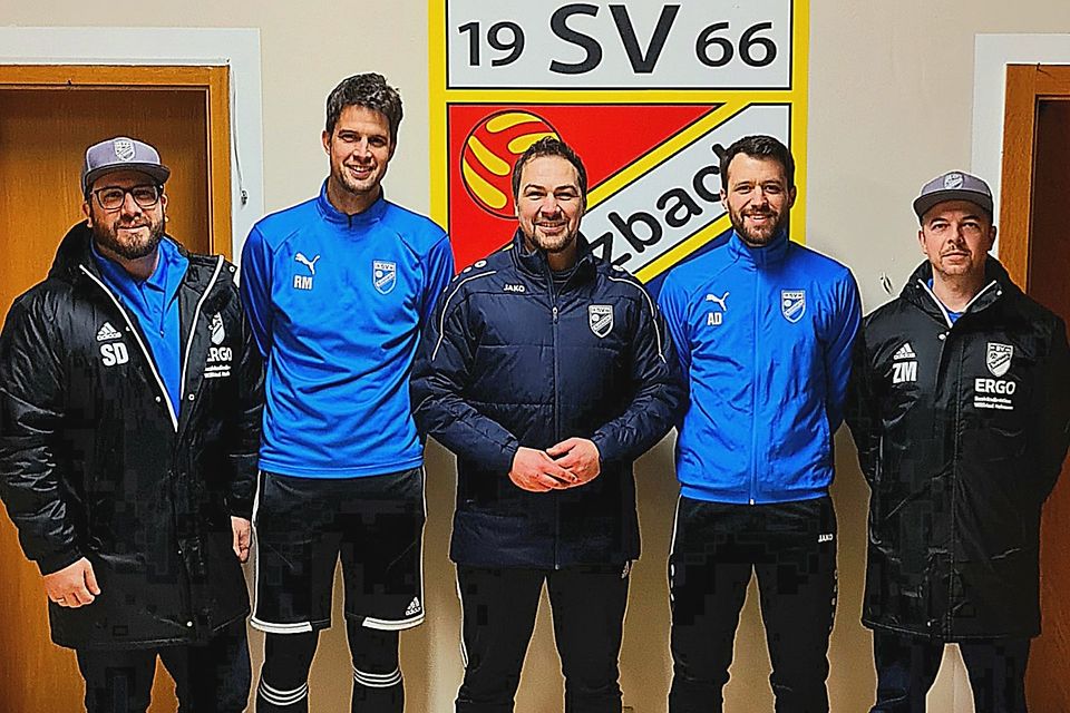 Von links: Abteilungsleiter Dominik Schmidl, das neue Trainerteam Michael Renner, Helmut Bedö und Deniz Arslan sowie Mario Zeitler aus der Vorstandschaft.
