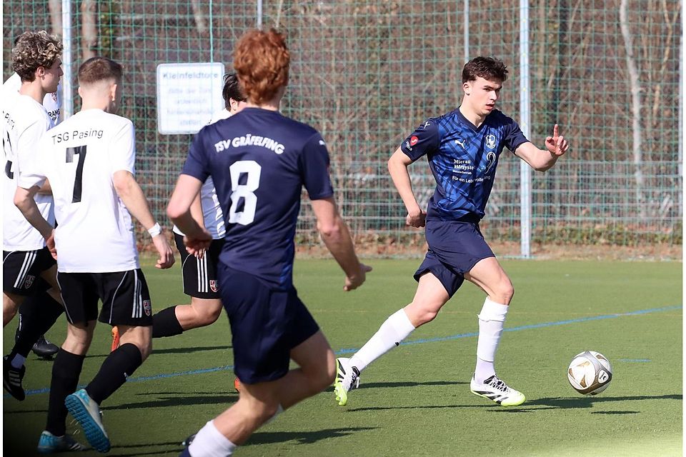 Traf zweimal nur Aluminium: Gräfelfings David Pleyer (r.) hatte gegen Neuhadern mehrmals Pech im Abschluss. Traf zweimal nur Aluminium: Gräfelfings David Pleyer (r.) hatte gegen Neuhadern mehrmals Pech im Abschluss.