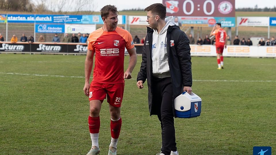 Glück im Unglück für Tobias Lermer (li.): Die Knieverletzung ist nicht so schlimm wie zunächst befürchtet. Der Stürmer wird aber rund zwei Wochen pausieren müssen.