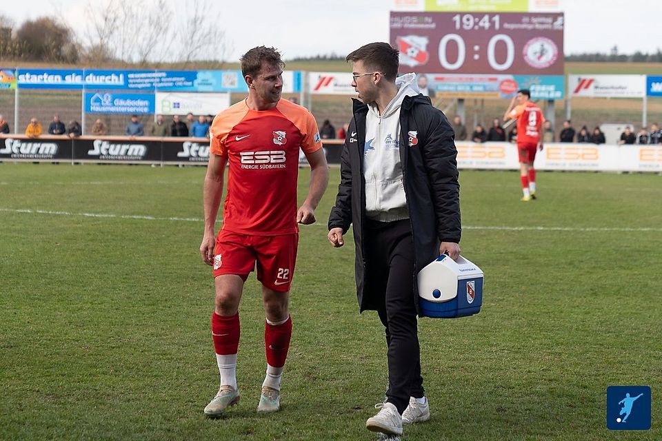 Glück im Unglück für Tobias Lermer (li.): Die Knieverletzung ist nicht so schlimm wie zunächst befürchtet. Der Stürmer wird aber rund zwei Wochen pausieren müssen.