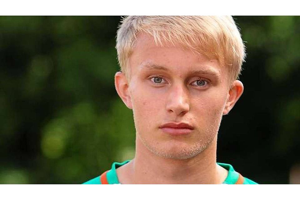 Mittlerweile 17 Jahre alt: Der aus dem Emsbürener Ortsteil Gleesen kommende Tobias Tegeder im Trikot von Werder Bremens U19. Foto: Martin Rospek