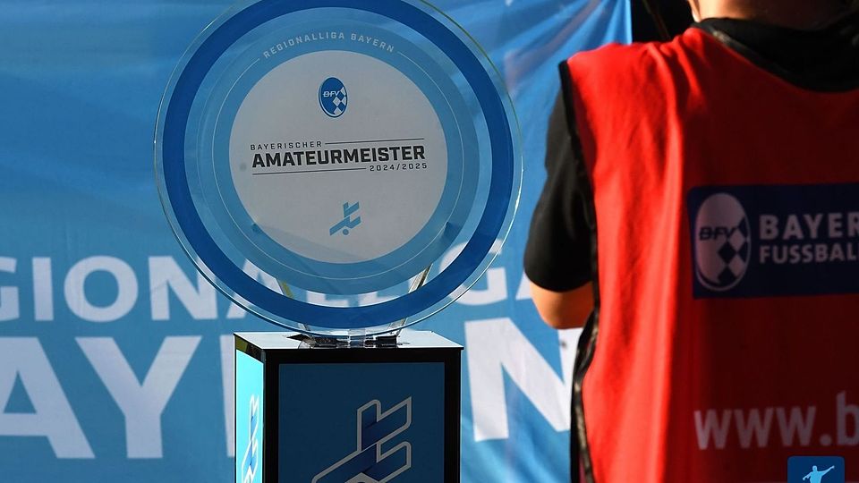 Objekt der Begierde: Die Meisterschale bekommt Schweinfurt 05 am Freitagabend überreicht.