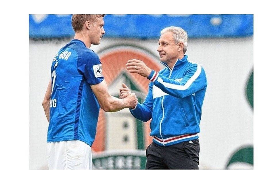 Gemeinsame Strategie: Hansa-Trainer Pavel Dotchev und sein Abwehrchef Oliver Hüsing wissen, wie Magdeburg beizukommen ist. Georg Scharnweber