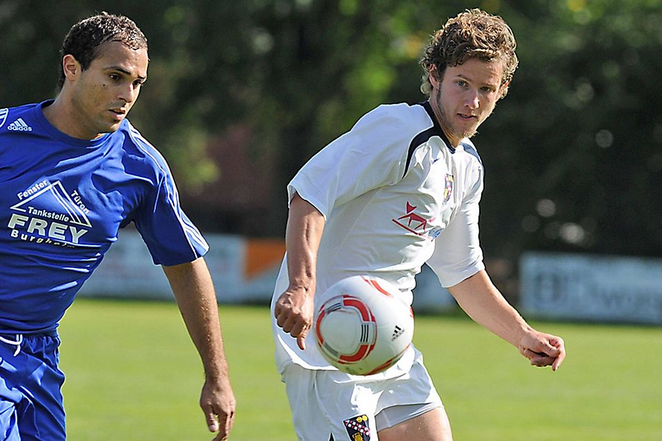 Daniel Kourdy (links) schnürt seine Fußballstiefel in der neuen Saison wieder für den TSV Burgheim.  Archivfoto: Marcus Mark