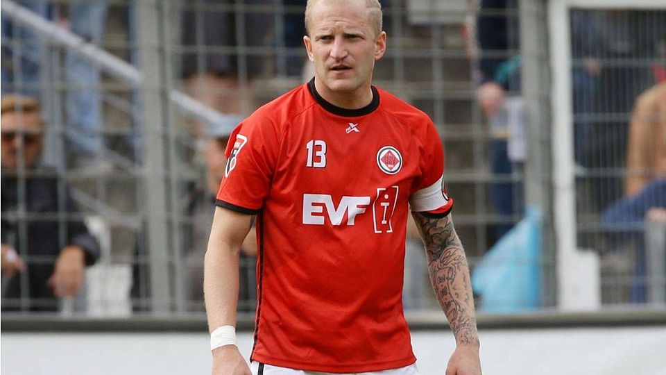 Kehrt zu seinem Heimatverein zurück: Ex-Kickers-Profi Oliver Stierle , der Kapitän des Oberligisten 1. Göppinger SV.