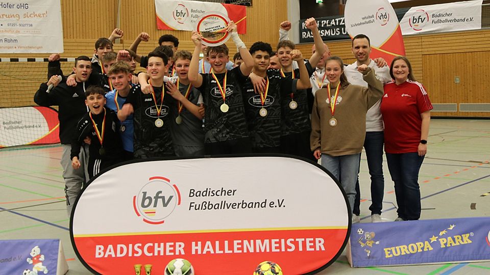 Die C-Junioren des FC Germania Friedrichstal freuen sich über ihren Coup.