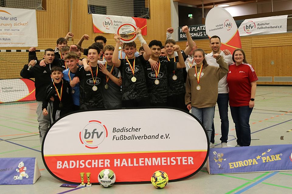 Die C-Junioren des FC Germania Friedrichstal freuen sich über ihren Coup.