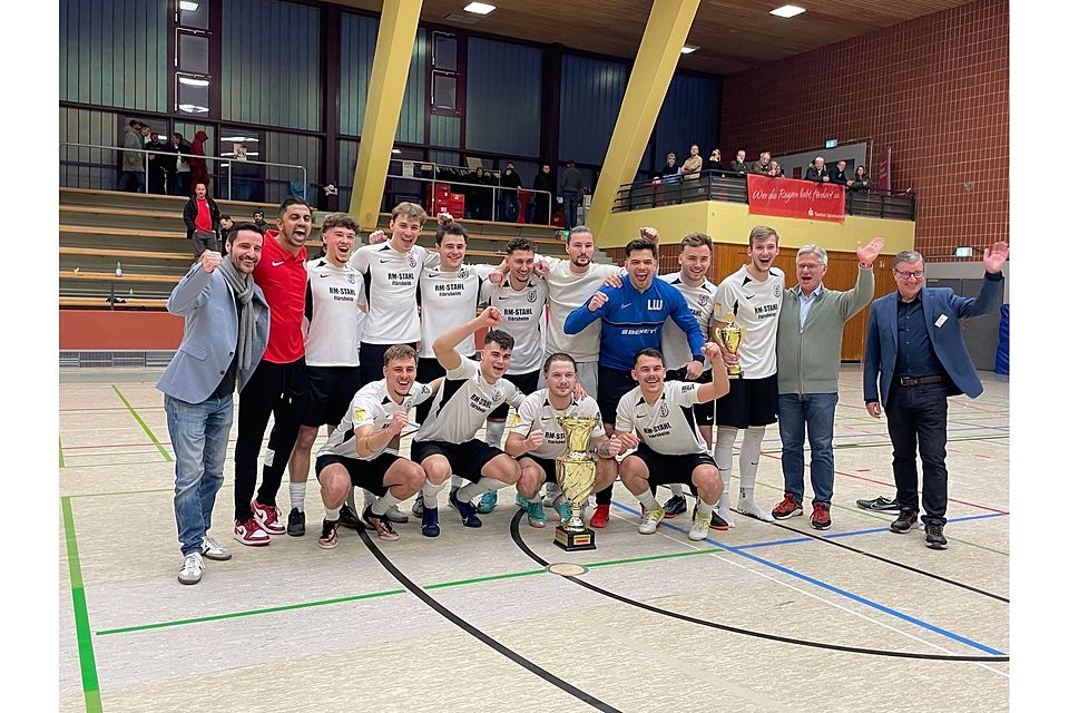 Turniersieger beim Offensiv-Cup: Der FC Eddersheim siegte beim prestigeträchtigen Turnier in Kriftel.