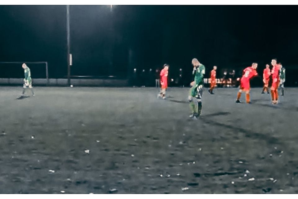 Der SV Grenzland Twist im Auswärts-Rot! Danke für die Zusendung des Bildes. Der SV Grenzland Twist im Auswärts-Rot! Danke für die Zusendung des Bildes.