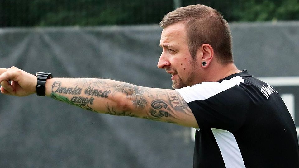 Erster Saisonsieg: TV Stockdorf mit Coach Sven Jäkel. A-F.: dr