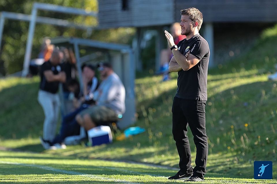 Drei Urgesteine haben das Sagen: Felix Bachl ist der Chef an der Linie. Unterstützt wird er von den beiden Spielertrainern Sebastian Kern und Matthias Url. Drei Urgesteine haben das Sagen: Felix Bachl ist der Chef an der Linie. Unterstützt wird er von den beiden Spielertrainern Sebastian Kern und Matthias Url.