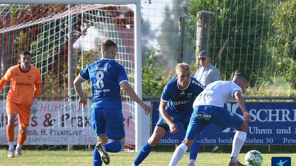 Der BSV Kickers Emden steht nach einem 3:0-Erfolg im Ostfriesland-Cup-Halbfinale.