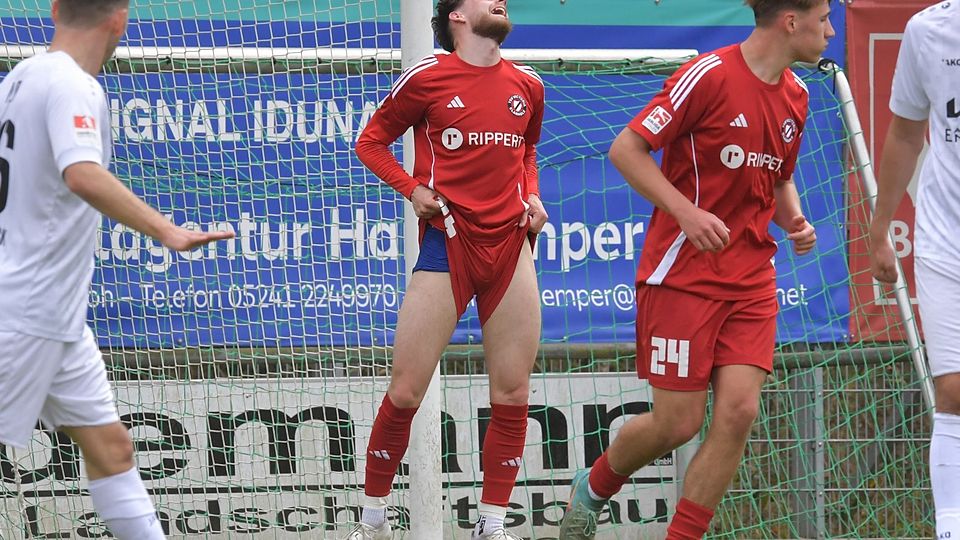 Die Schiedsrichterleistung zog auch Victoria-Torschütze René Michen fast die Hose aus.