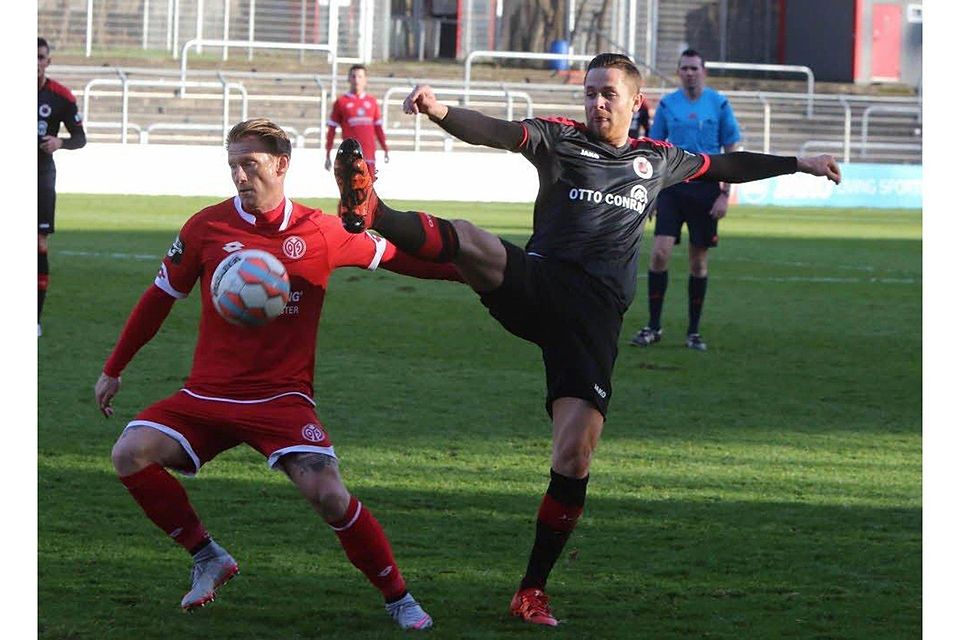 Seine gute Leistung beim 3:3 im Testspiel gegen den Drittligisten FSV Mainz 05 II krönt Mike Wunderlich mit einem Treffer.