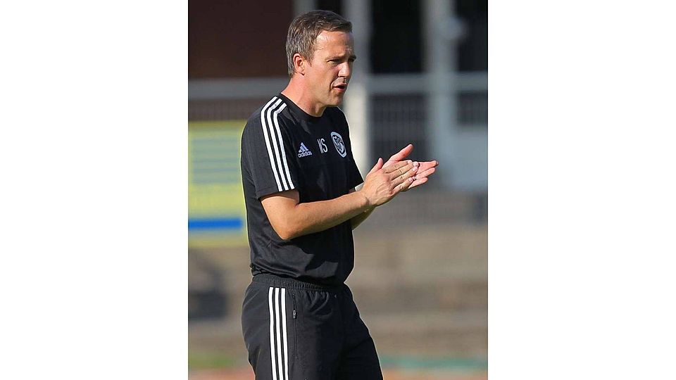 Auf geht's: VfL-Trainer Maik Schütt will heute mit seinem Sindelfinger Team beim TSV Berg bestehen Foto (Archiv): Eibner