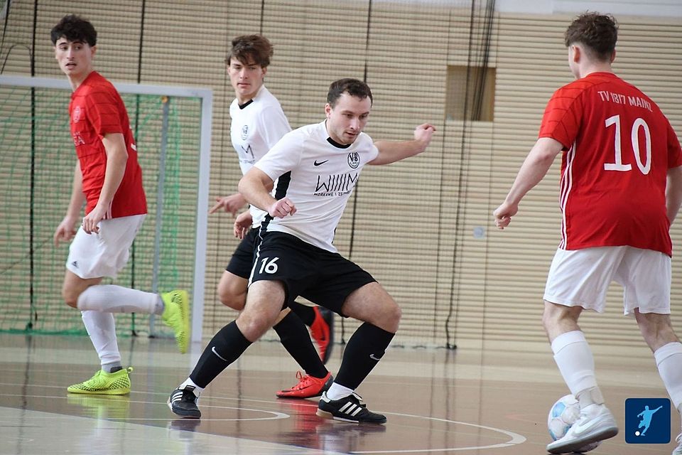 Das Schiedsrichterturnier in Mainz-Bingen ist in diesem Winter wieder Teil der diversen Budenzauber-Events der Region Rheinhessen und Nahe. Das Schiedsrichterturnier in Mainz-Bingen ist in diesem Winter wieder Teil der diversen Budenzauber-Events der Region Rheinhessen und Nahe.