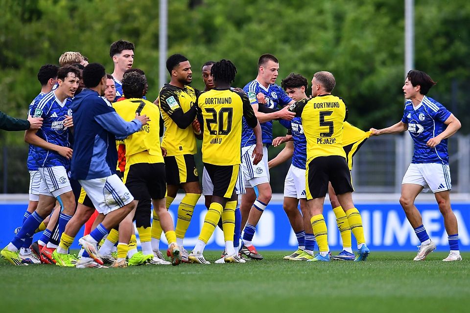 BVB verliert erst gegen Schalke, schlägt dann aber Köln. 