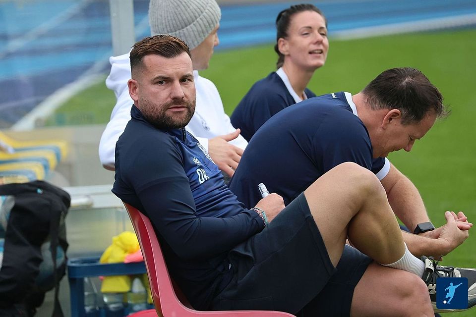 Hält Daniel Klinger 90 Minuten in der Oberliga durch? Der Jüchen-Trainer wird gegen Sonsbeck spielen. 