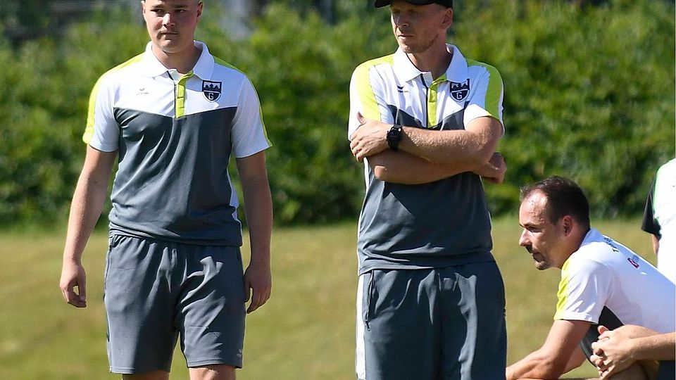 Am Spielfeldrand wird Martin Grelics (re.) künftig nicht mehr stehen, aber als neuer Sportdirektor des TuS Geretsried unterstützt der Ex-Coach künftig die Arbeit von Cheftrainer Daniel Dittmann (li.).