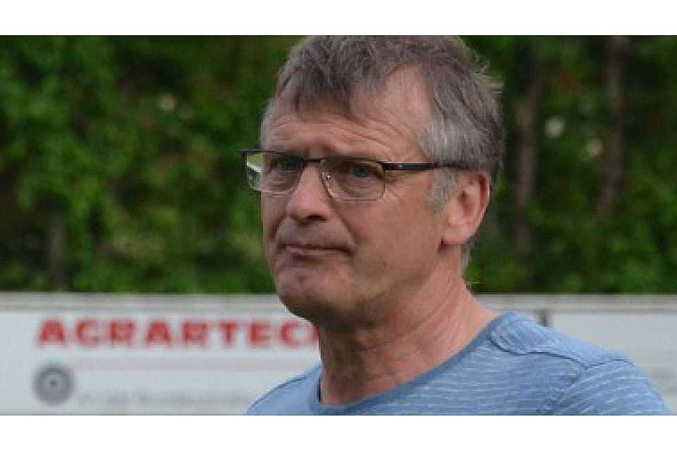 Wilfried Roes, Leiter Herrenspielbetrieb beim FC Hagen/Uthlede, bedauert den Abgang von Max Klimmek, traut Carsten Werde aber seine Aufgabe als Cheftrainer ohne jeden Zweifel zu. F: Paasch