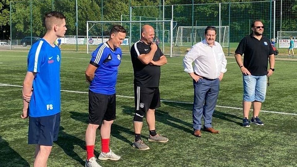 Am Dienstag luden Lars Ackermann (Mitte) und sein Co Denis Kannenberg (2.vl.) zum Auftakt.