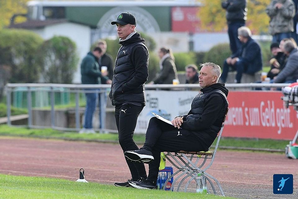 Seit dieser Spielzeit steht Gerd Klaus (rechts) nicht mehr an der Linie, sondern ist als Assistent von Petr Ruman eher im stillen Hintergrund aktiv.