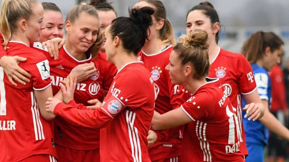 Rote Übermacht: Mit Maximalpunktzahl und 40:1 Toren gehen die Frauen des FC Bayern in die Pause. 