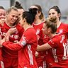 Rote Übermacht: Mit Maximalpunktzahl und 40:1 Toren gehen die Frauen des FC Bayern in die Pause. 