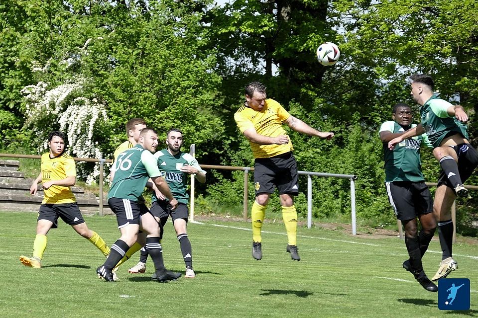 Der FV Püttlingen (gelb) ist zwar nur Fünfter der Kreisliga A Köllertal-Warndt, kann aber trotzdem noch aufsteigen.