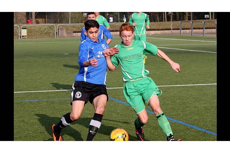 Die Ingelheimer U17 (rechts) begegnen Meisterschaftsaspirant FK Pirmasens. F: Luge