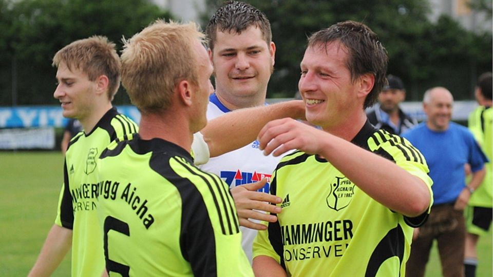 Der ehemalige Aufstiegstrainer Markus Graupp (rechts) kehrt als Spieler zur SpVgg Aicha zurück. F: Harald Deubert