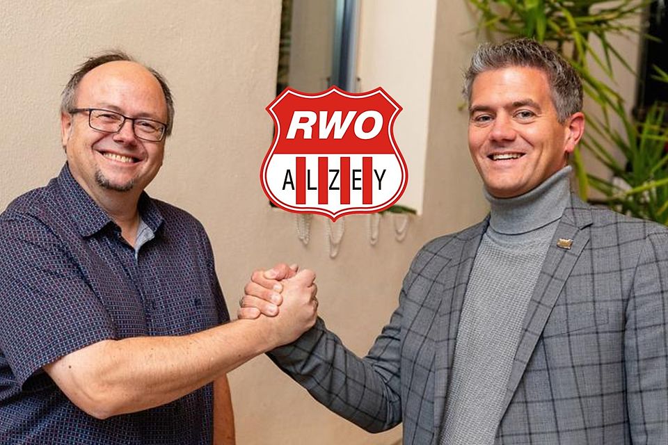 Im November übergab Steffen Jung (rechts) den Vorsitz von RWO Alzey am Mario Petzold. Da war die Welt noch in Ordnung.