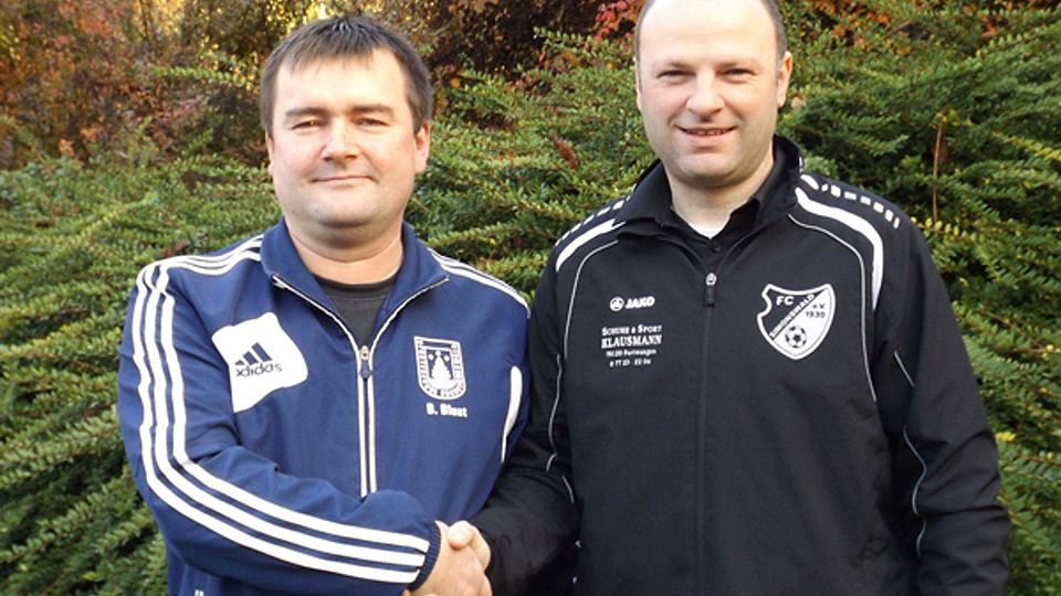 Ein Handschlag für eine neue Ära: Die Vorstände Bernd Blust (links, Sportfreunde Obersimonswald) und Daniel Baumer (FC Simonswald). | Foto: ZVG