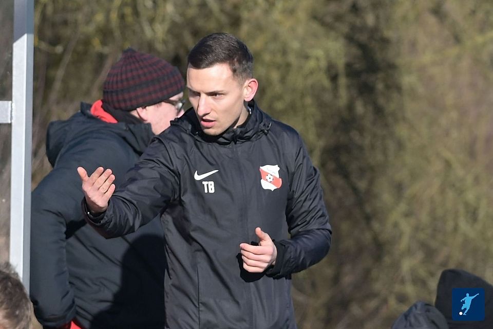 Hankofens Trainer Tobias Beck sieht bei seiner Mannschaft trotz klarem 5:0-Sieg gegen Bogen noch einige Verbesserungsansätze.