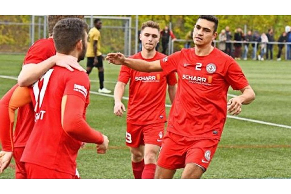 Nach der Schlappe aus dem Hinspiel haben sich die Fußballer des SV Vaihingen (rechts im Bild Nico Breuer) für den morgigen  Sonntag einiges vorgenommen. Foto: Günter E. Bergmann - Photograph
