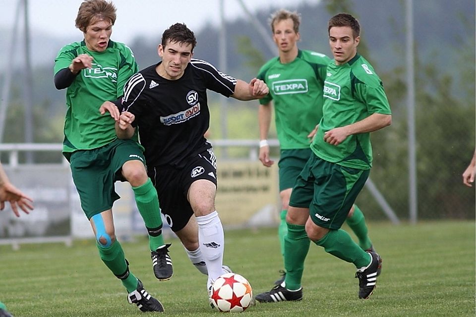 Abstiegskampf pur:  Schalding und Großbardor trennen sich 2:2 Unentschieden. Foto:Grübl