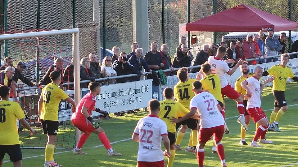 Das Kreisliga-Derby Trabitz gegen Grafenwöhr zog die Zuschauer in Scharen an.