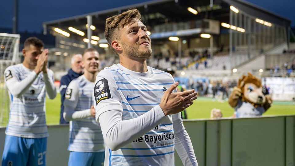 Marius Willsch (vorne) bei seinem Abschied von den Löwenfans im Frühjahr 2023. 