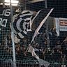 Die Fans des SV Wacker beim Heimspiel gegen Buchbach. Ob ihr Klub vor Gericht zieht, soll sich in Kürze klären.