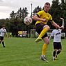 Spielerisch war die SG Grenzland den Gästen aus Dörbach unterlegen. Mit viel Kampfgeist machten sie das wie hier Andreas Michels (vorne) aber wett und kamen so noch zu einem Remis. 